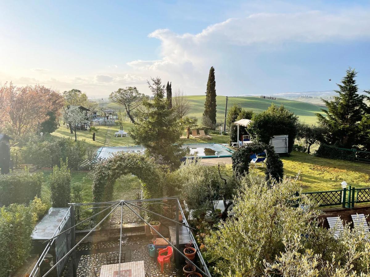 Appartamento Con Piscina E Giardino A Siena Bagian luar foto