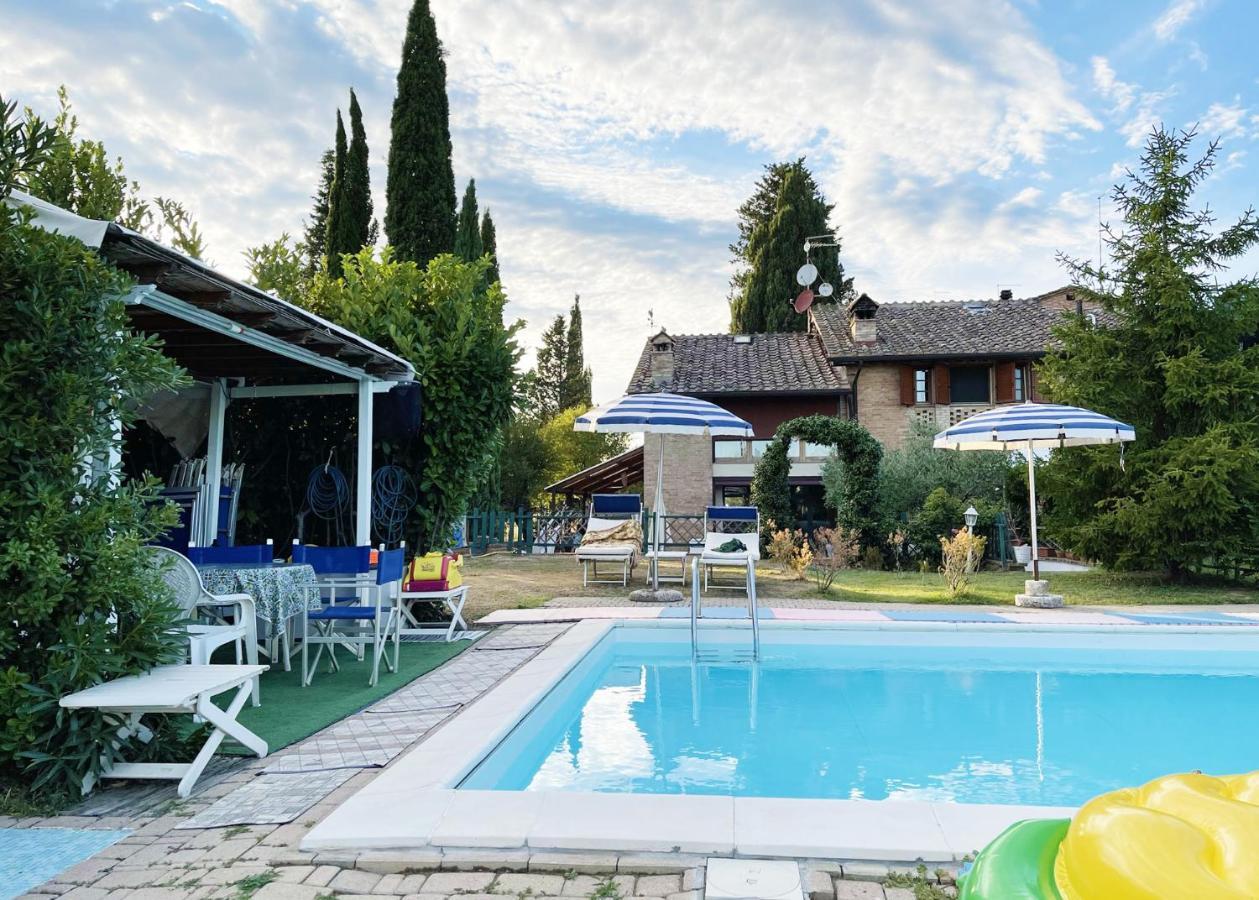 Appartamento Con Piscina E Giardino A Siena Bagian luar foto