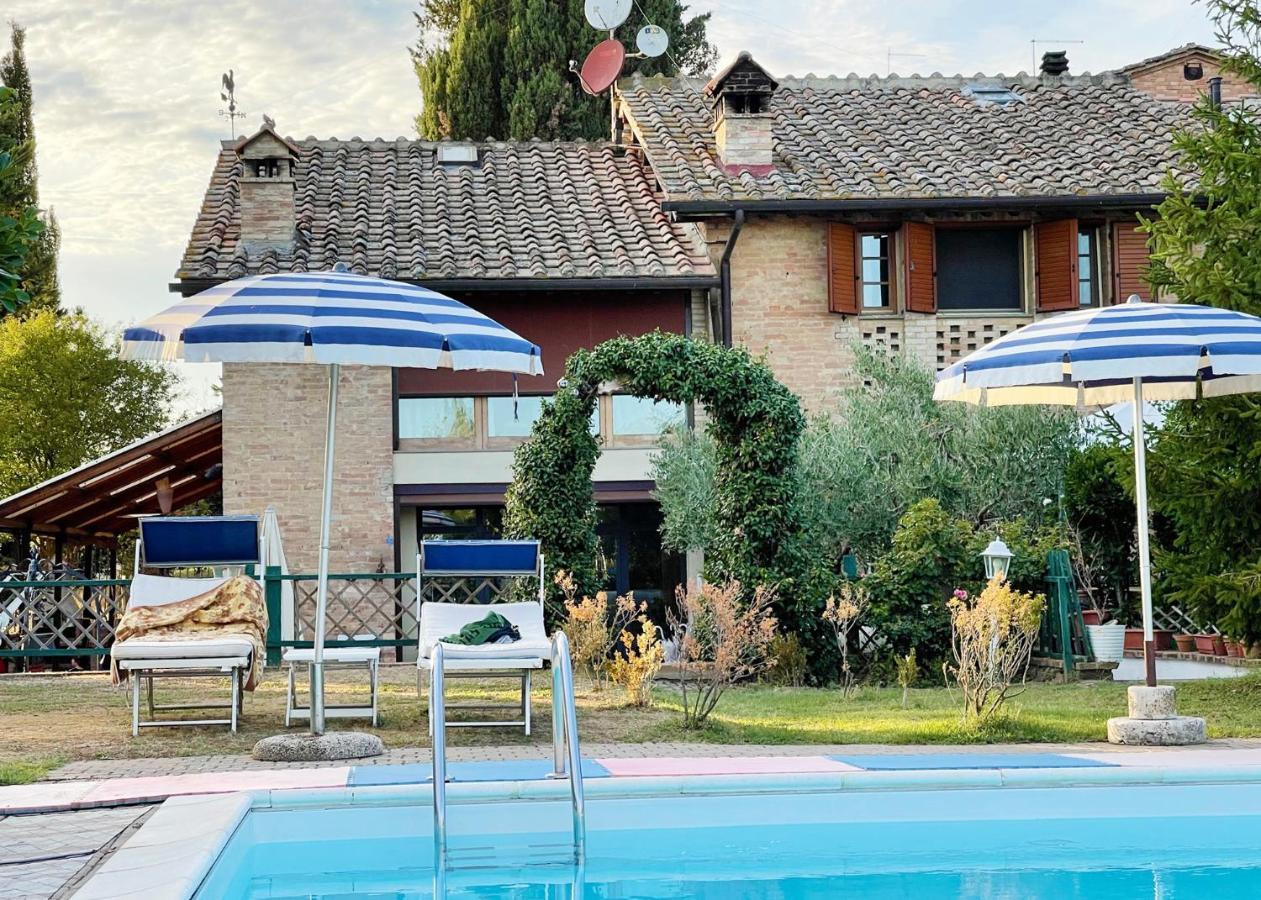 Appartamento Con Piscina E Giardino A Siena Bagian luar foto