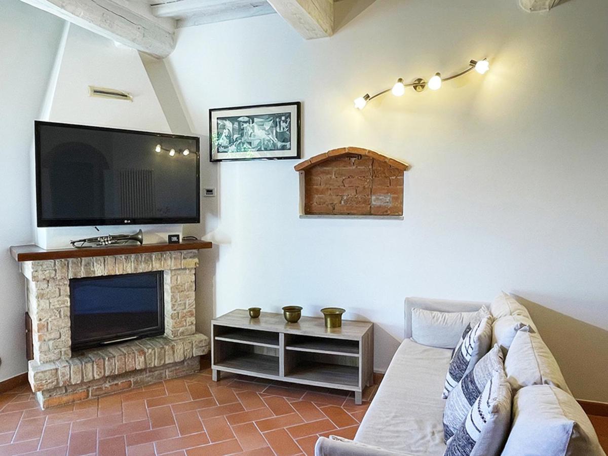 Appartamento Con Piscina E Giardino A Siena Bagian luar foto